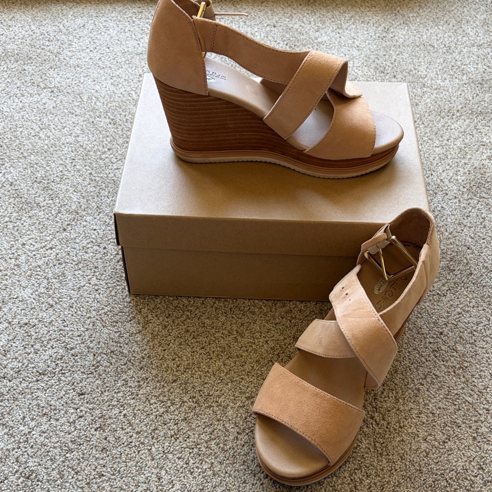Dr. Scholl's Tan/pink Suede Wedge Sandals